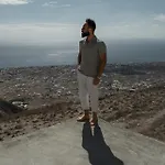Santorini Sky, The