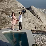 Santorini Sky, The