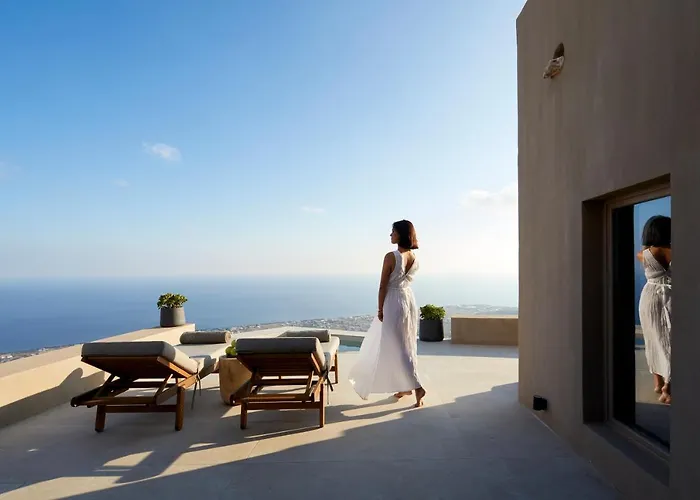 Santorini Sky, The Pýrgos