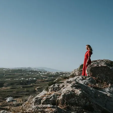 Santorini Sky, The Pírgosz