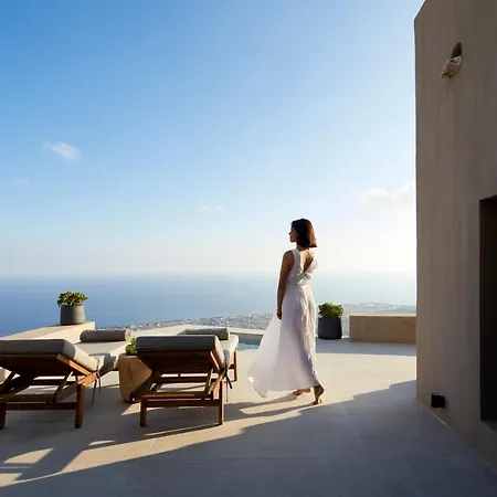 Santorini Sky, The Pýrgos