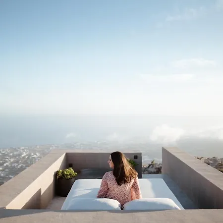 Santorini Sky, The * Pýrgos