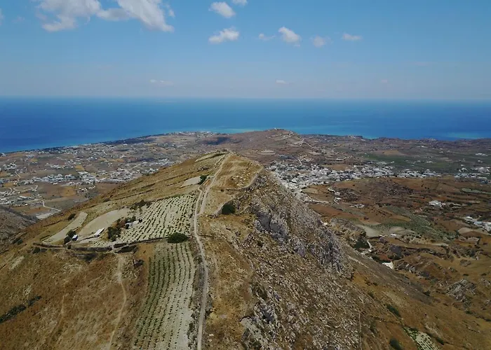 Santorini Sky, The Pýrgos