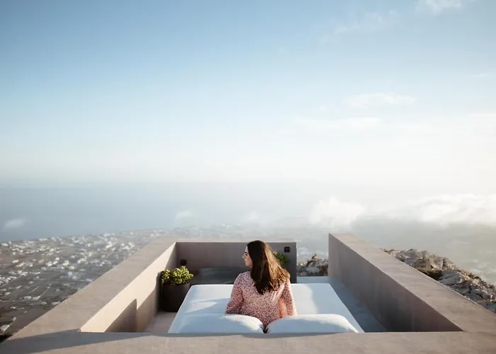 Santorini Sky, The * Pýrgos