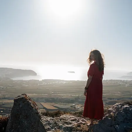 فيلة Santorini Sky, The *