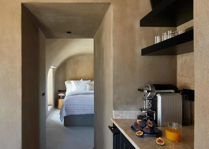 فيلة Santorini Sky, The *